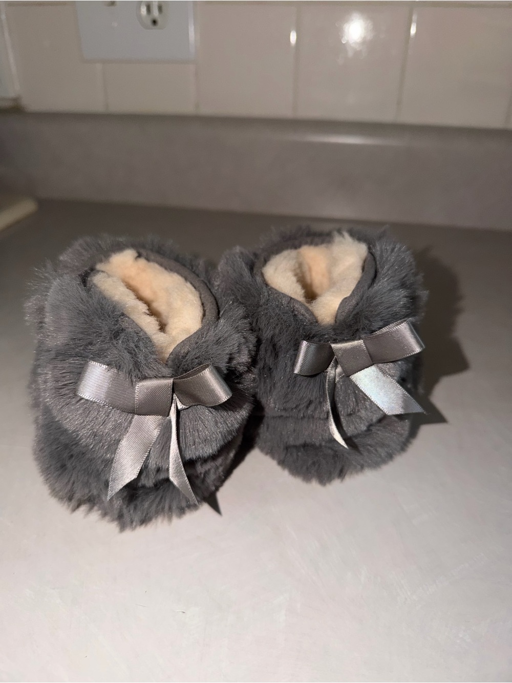 Baby Ugg Jesse Bow II fluff. Grey size 2/3